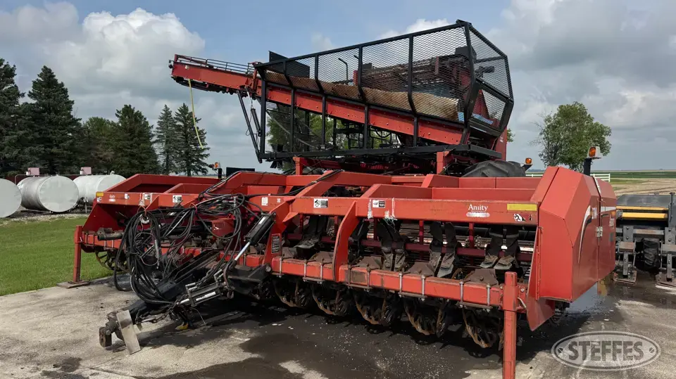 2011 Amity 2700 Sugarbeet Harvester