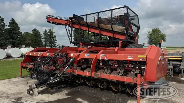 2011 Amity 2700