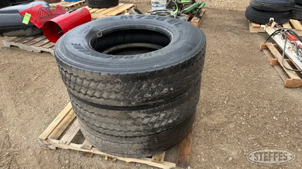 (3) Bridgestone M726EL 11R22.5 tires Truck Tire