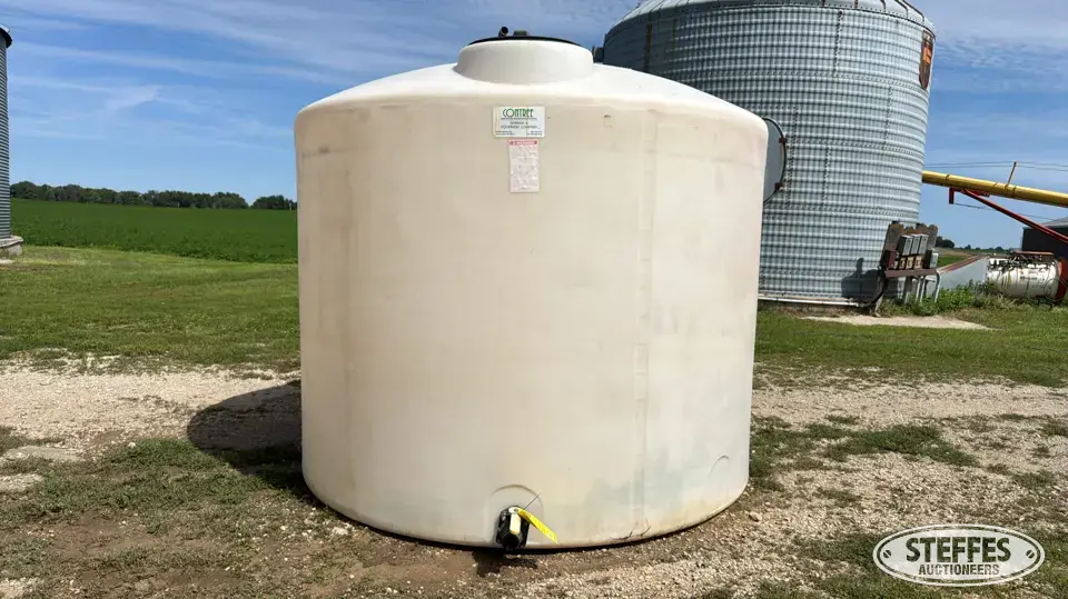 1,500 gal. poly tank