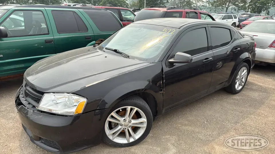 2013 Dodge Avenger SE Car