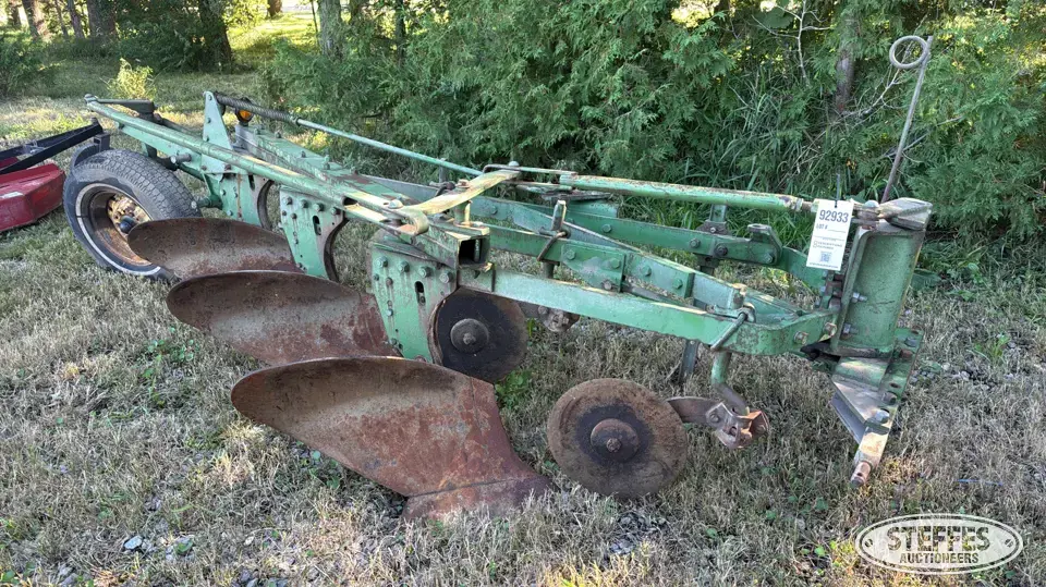 John Deere F145H Plow