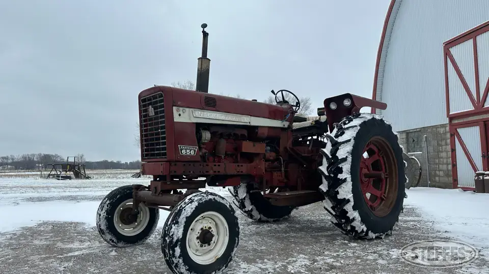 1970 International 656 2WD Tractor