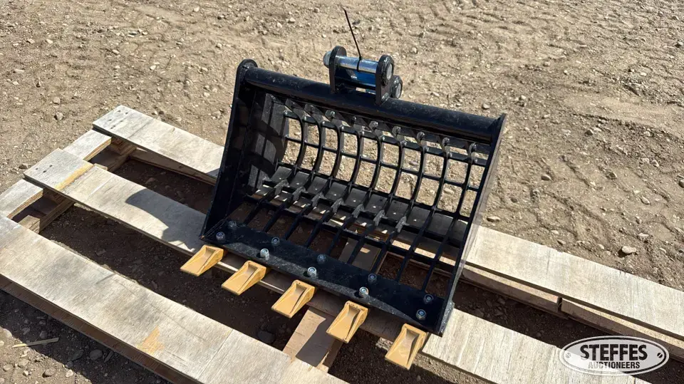 Toothed bucket Excavator Attachment