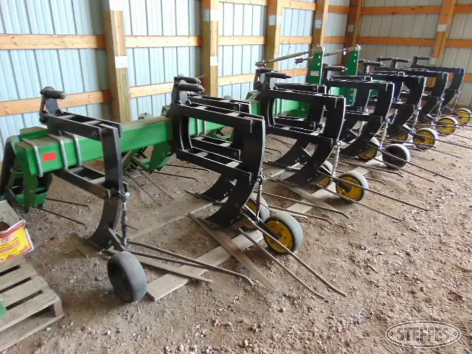 2006 PFM Edible Bean Knifers and Rod Weeder