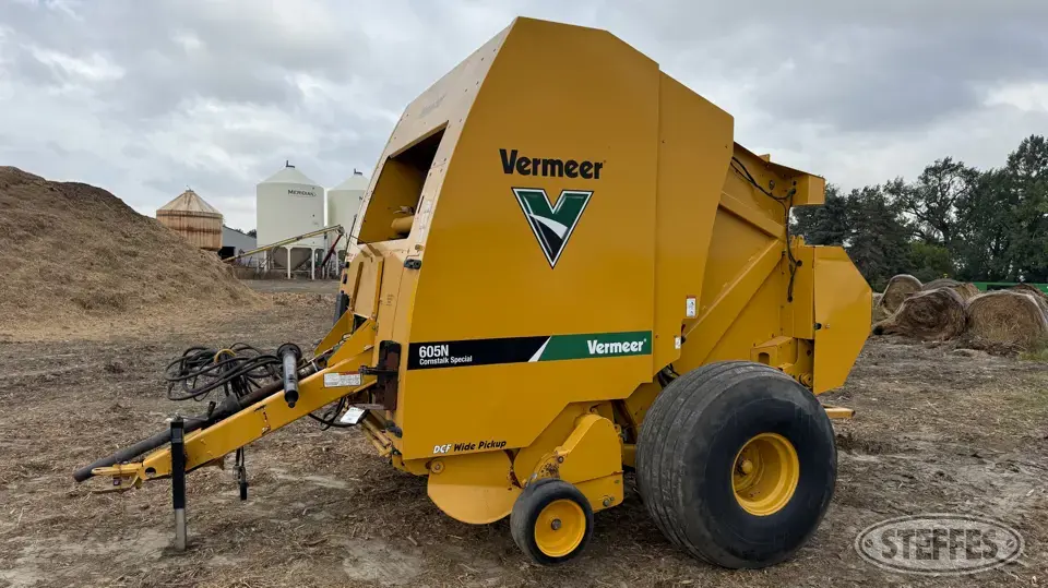 2015 Vermeer 605N Cornstalk Special Round Baler