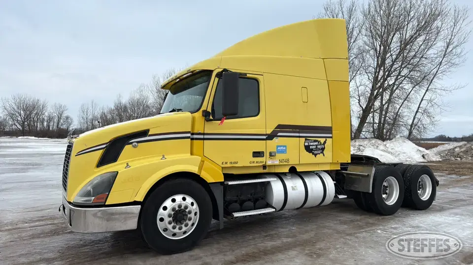 2009 Volvo VNL630 Conventional Truck with Sleeper