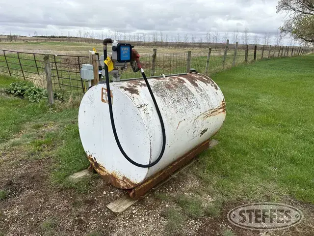 550 gal. fuel tank