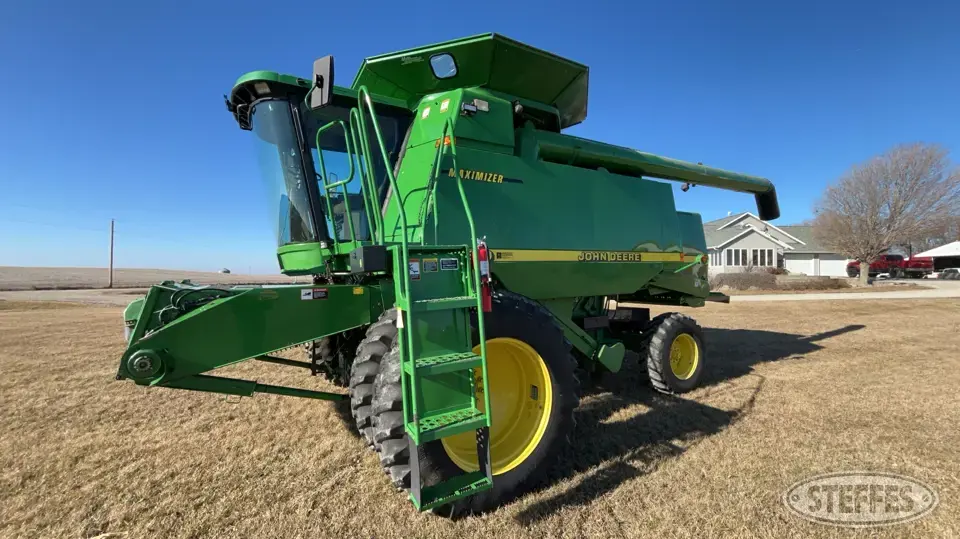 1998 John Deere 9610 Combine