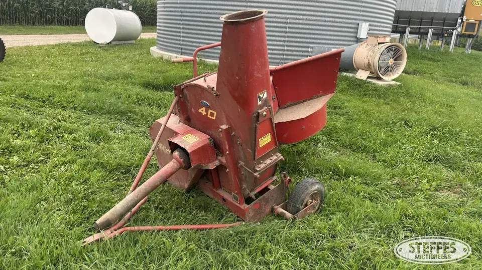 New Holland Whirl-A-Feed 40 Forage Processing
