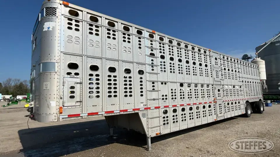 2004 Wilson PSCDL-402H Semi Livestock Trailer