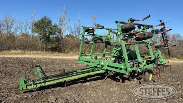John Deere 680
