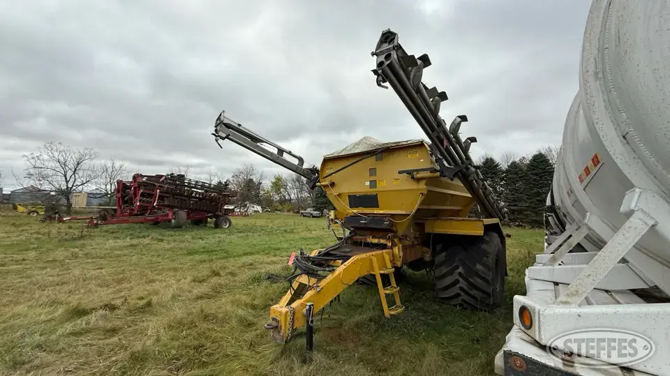 Air Max pull-type fertilizer applicator Dry Applicator