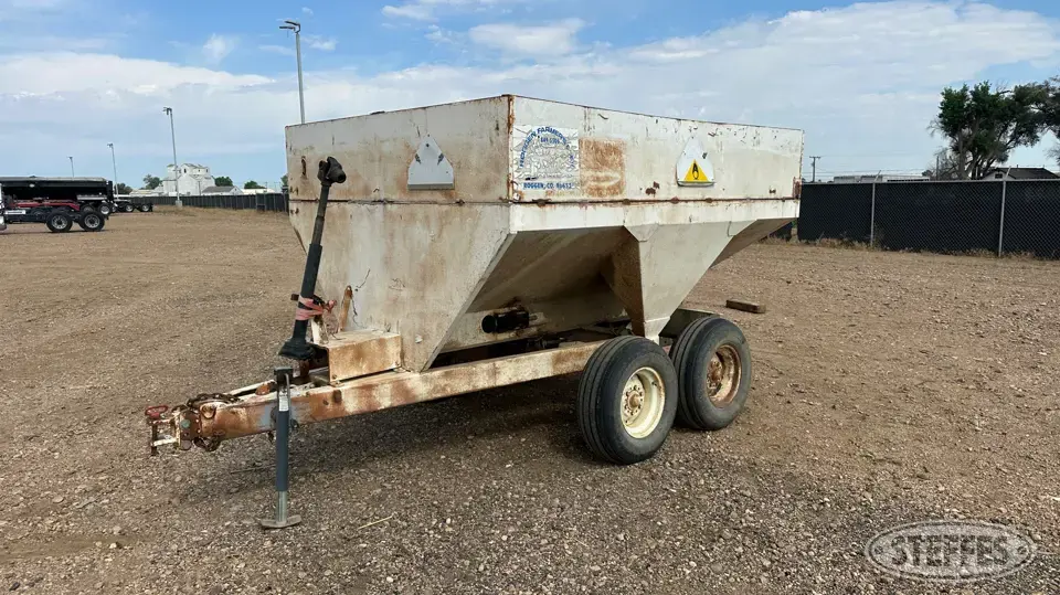 Dempster Pull-Type Dry Spreader