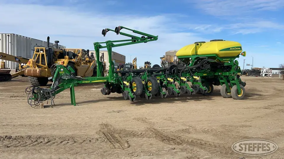 2015 John Deere 1775NT 12 or More Row Planter