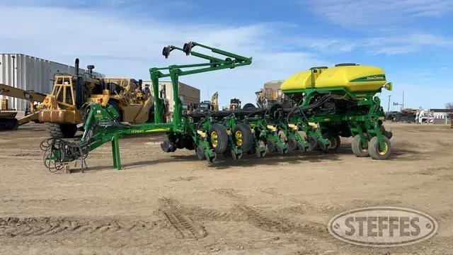 2015 John Deere 1775NT
