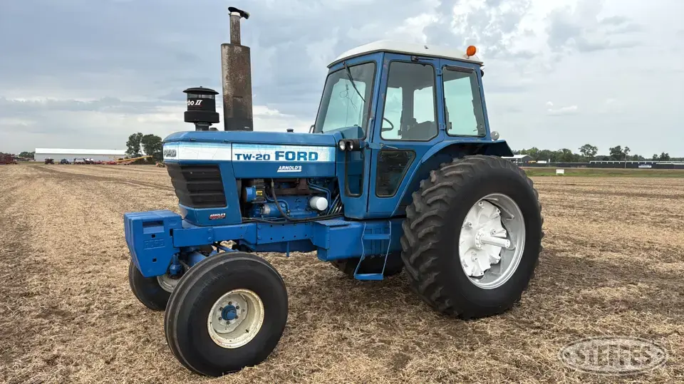 1981 Ford TW-20 2WD Tractor