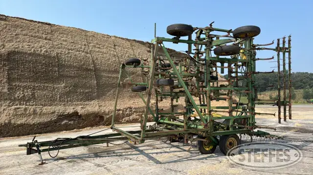 John Deere 1050
