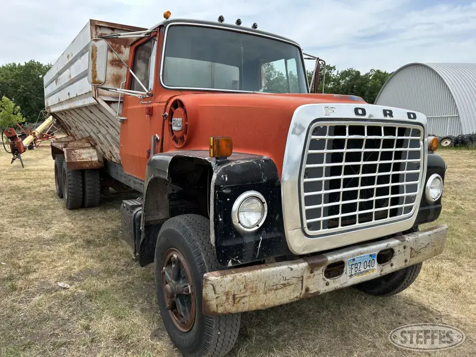1973 Ford 880 Tandem Boxed Truck