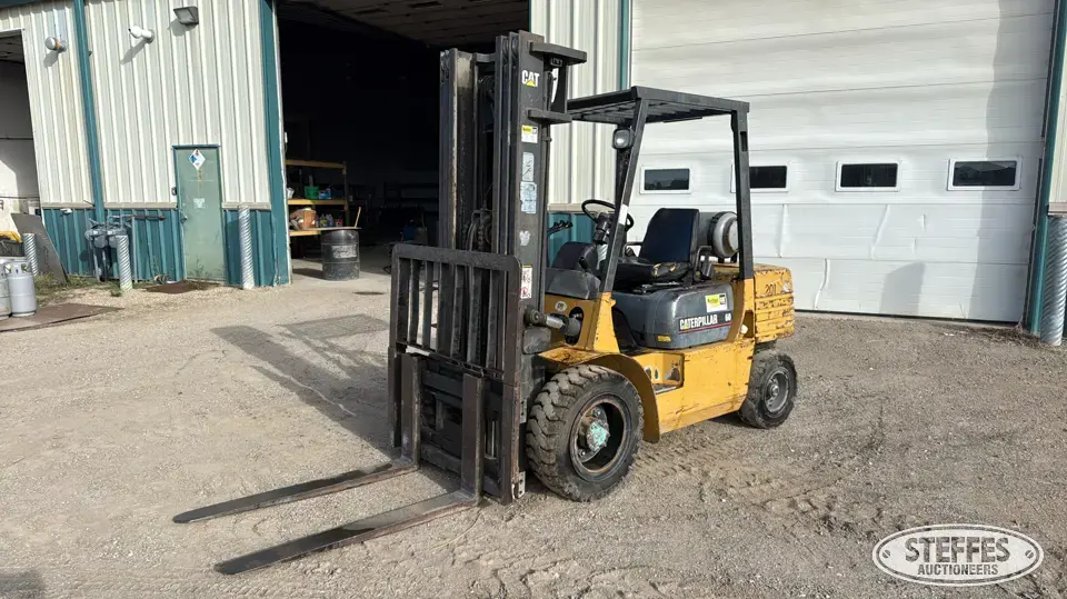 Caterpillar GP30 Warehouse Forklift