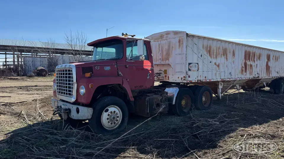 1983 Ford 9000 Conventional Truck without Sleeper