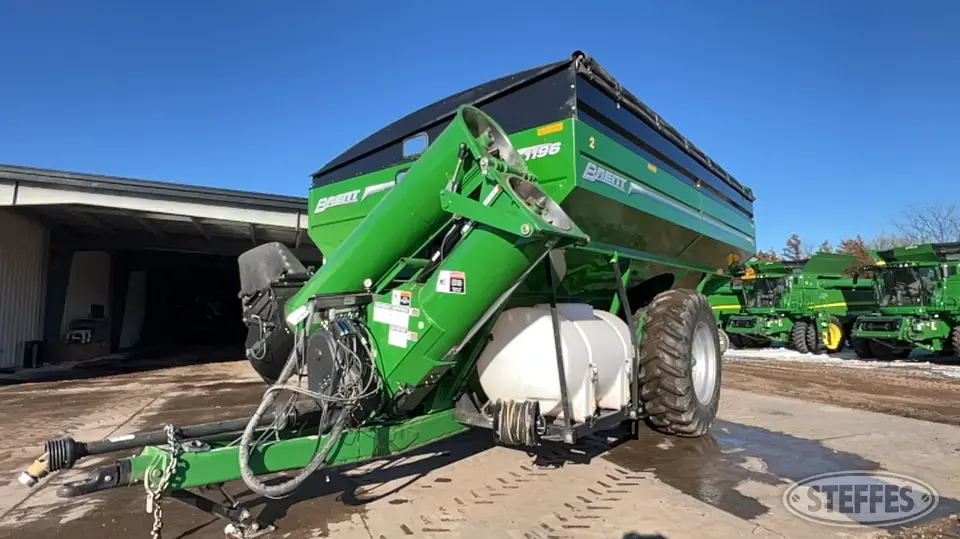 2022 Brent 1196 Grain Cart