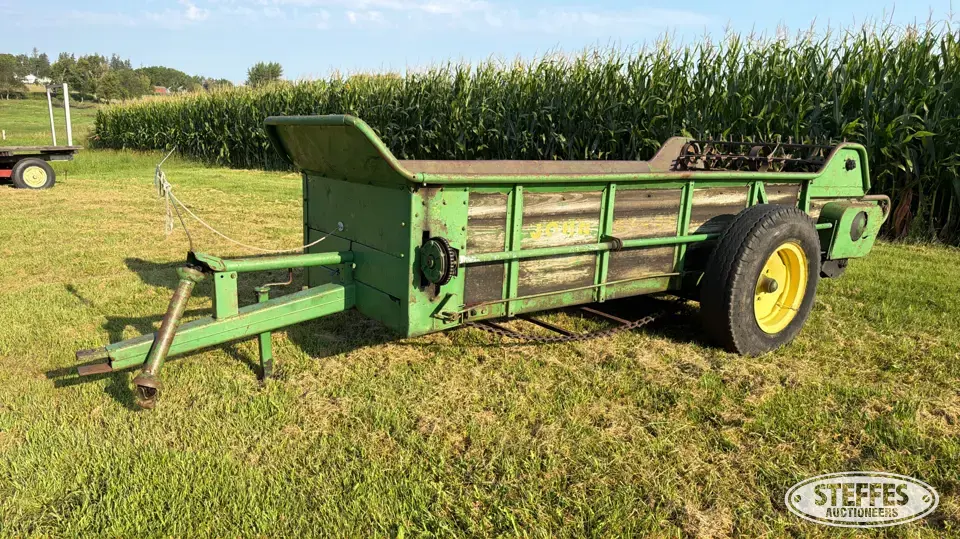 John Deere E0044 Manure Application Equipment