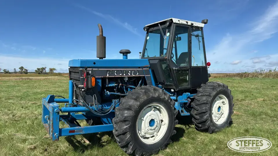 Ford Versatile 276 MFWD Tractor
