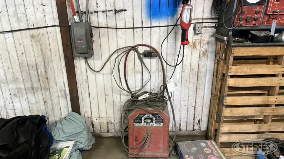 Lincoln Electric AC-225-S Welding