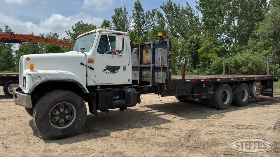 1999 International 2574 Flatbed Truck