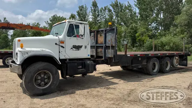 1999 International 2574