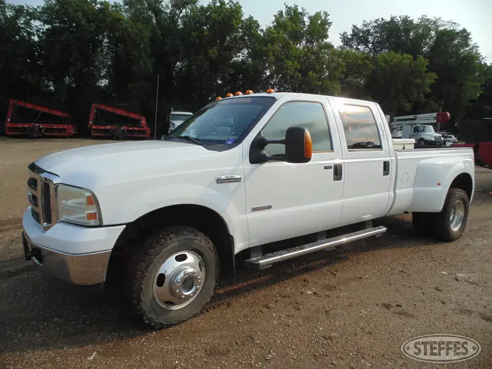 2005 Ford F-350 Lariat 1 Ton Pickup