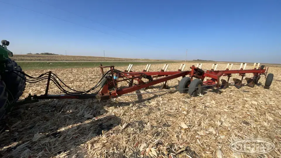 International 800 Plow