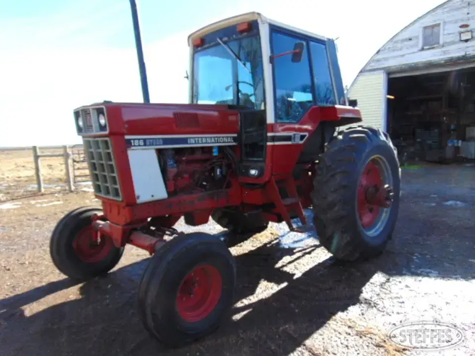 International 186 Hydro 2WD Tractor