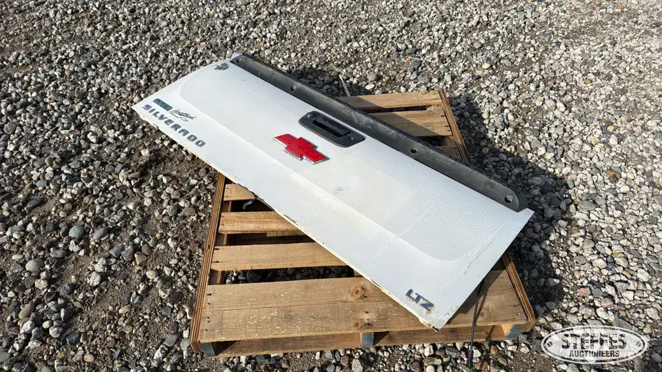 Chevrolet Silverado tailgate Truck-Trailer Part