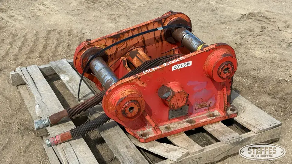 NPK 1224 excavator attachment coupler