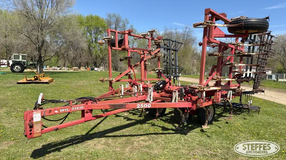 Wil-Rich 2500 Field Cultivator