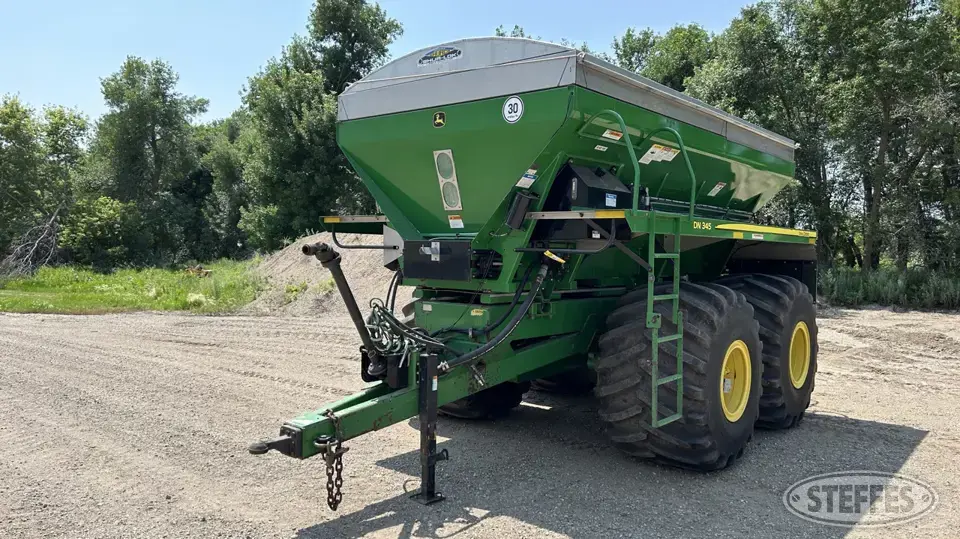2009 John Deere DN345 Pull-Type Dry Spreader