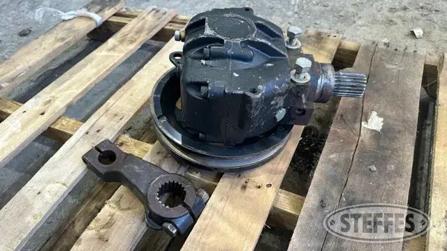 MacDon wobble box