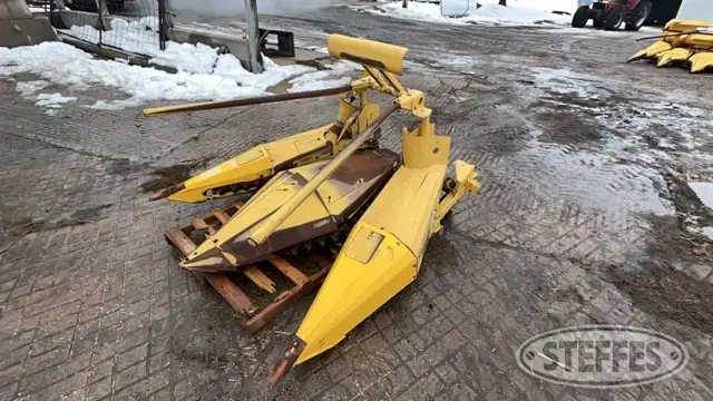 New Holland 824