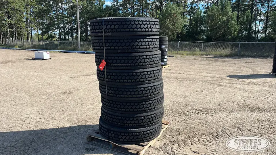 (8) Invovic FM750 11R24.5 tires Truck Tire