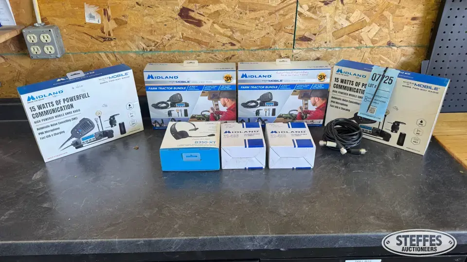 (4) Midland 2-way radios & accessories Business Band Radio
