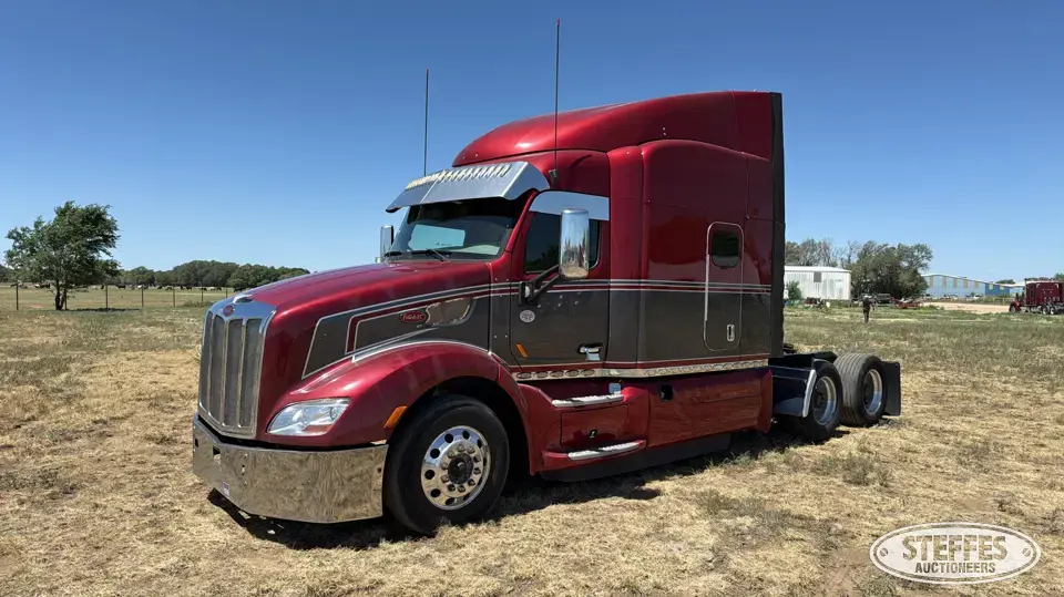 2018 Peterbilt 579 Conventional Truck with Sleeper
