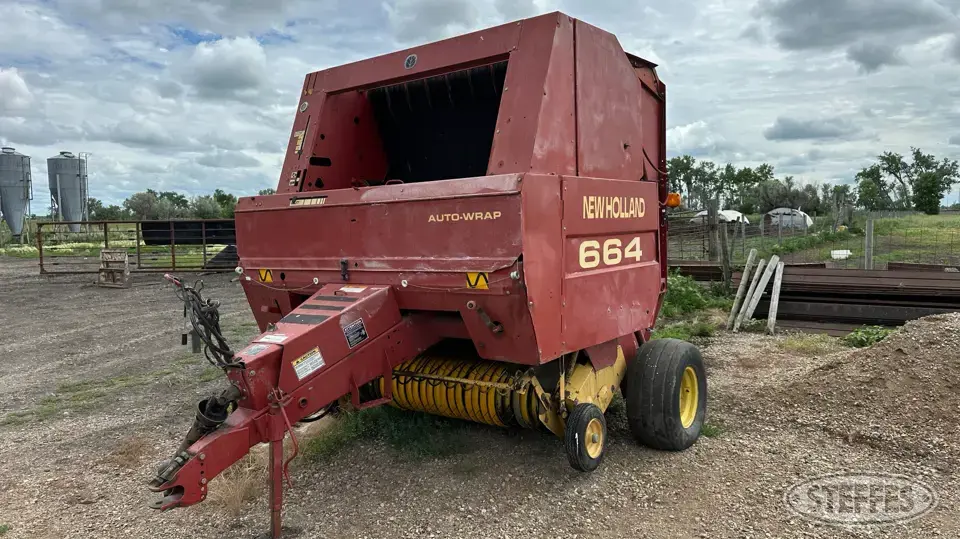 New Holland 664 Round Baler