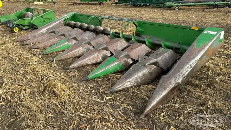 John Deere 843 Corn Head