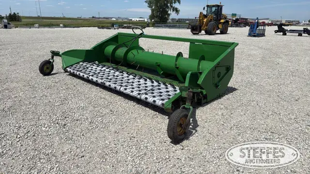 John Deere 212
