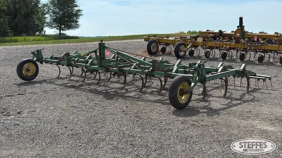 John Deere 1100 Field Cultivator