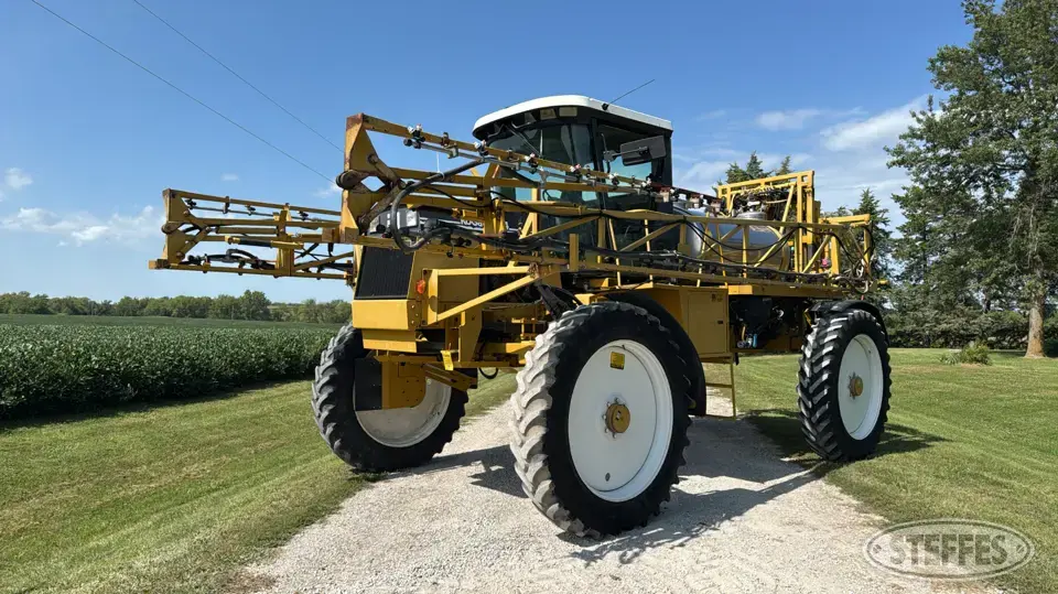 2000 RoGator 854 Self-Propelled Sprayer