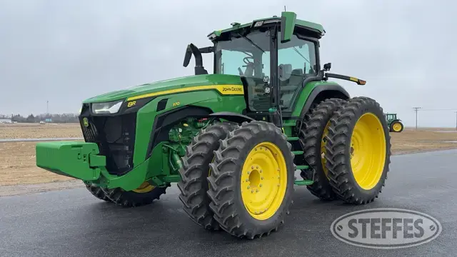 2022 John Deere 8R 370