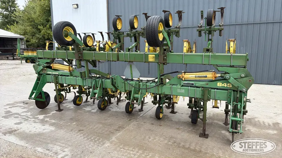 John Deere 845 Row Crop Cultivator